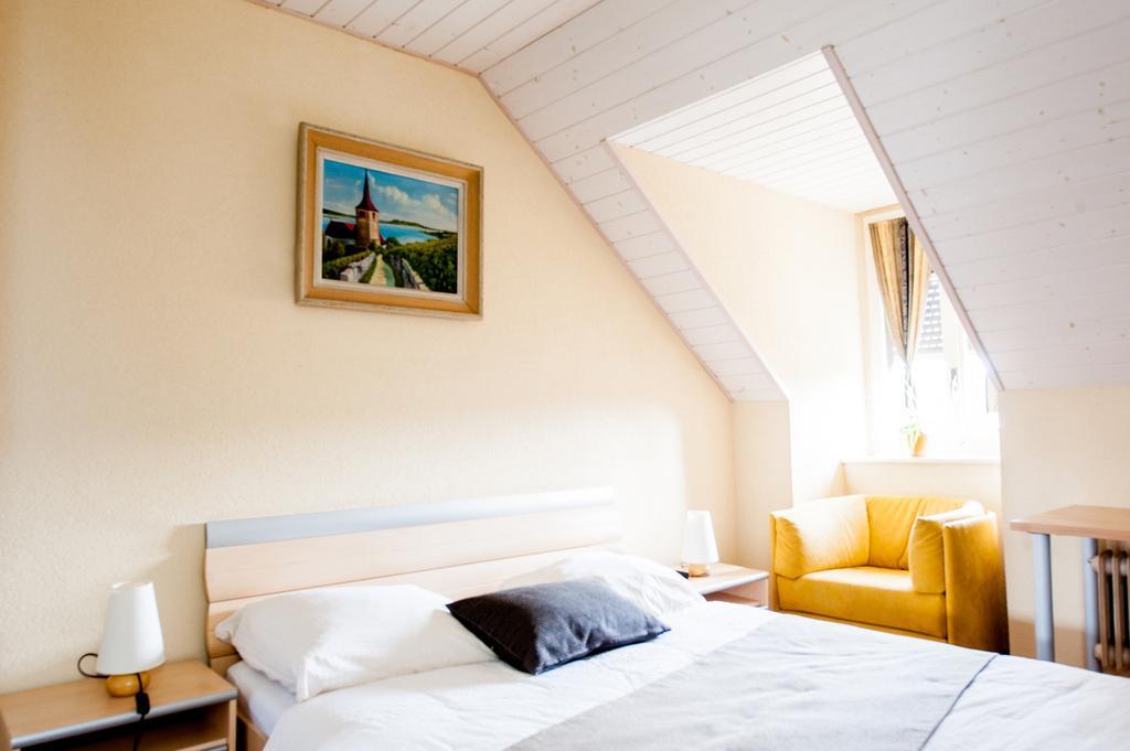 Hotel Acacia Marly-le-Grand Exterior foto
