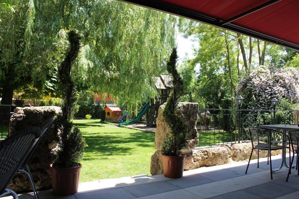 Hotel Acacia Marly-le-Grand Exterior foto